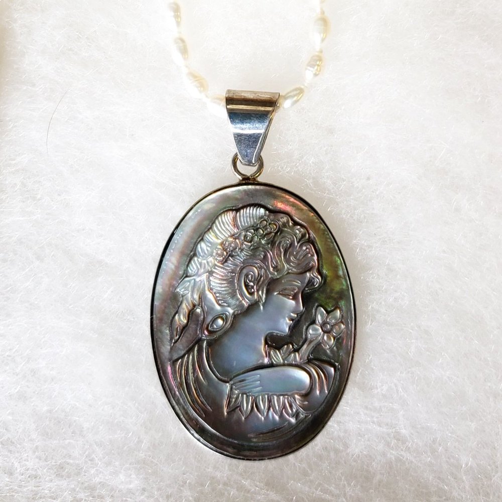 2/110$ Vintage Lee sands abalone carved cameo fw pearls